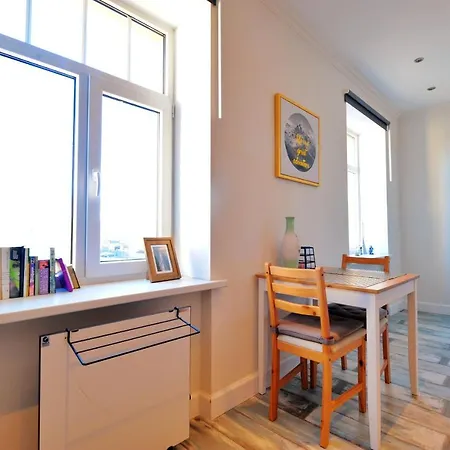 Gertrudes In Light-filled In Lägenhet *