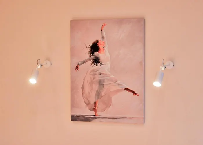 Gertrudes In Light-filled In