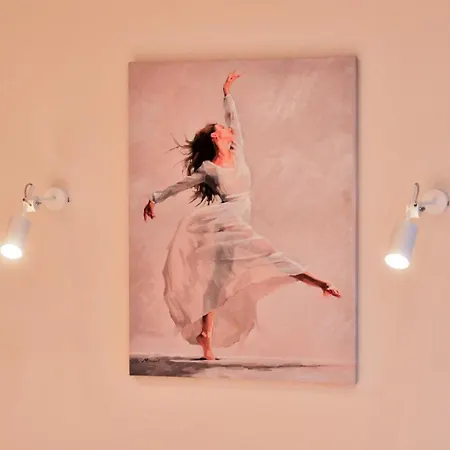 Gertrudes In Light-filled In